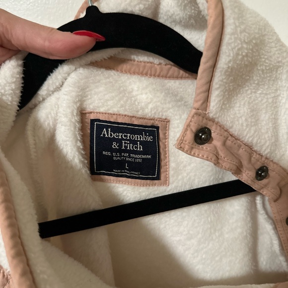 Abercrombie & Fitch Asymmetrical Snap Up Fleece Sweatshirt - Picture 4 of 8